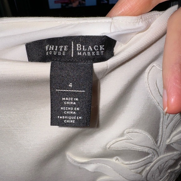 WHBM white skirt appliqué flowers. Size 4. Cotton blend. Used good conditionion - Picture 5 of 6